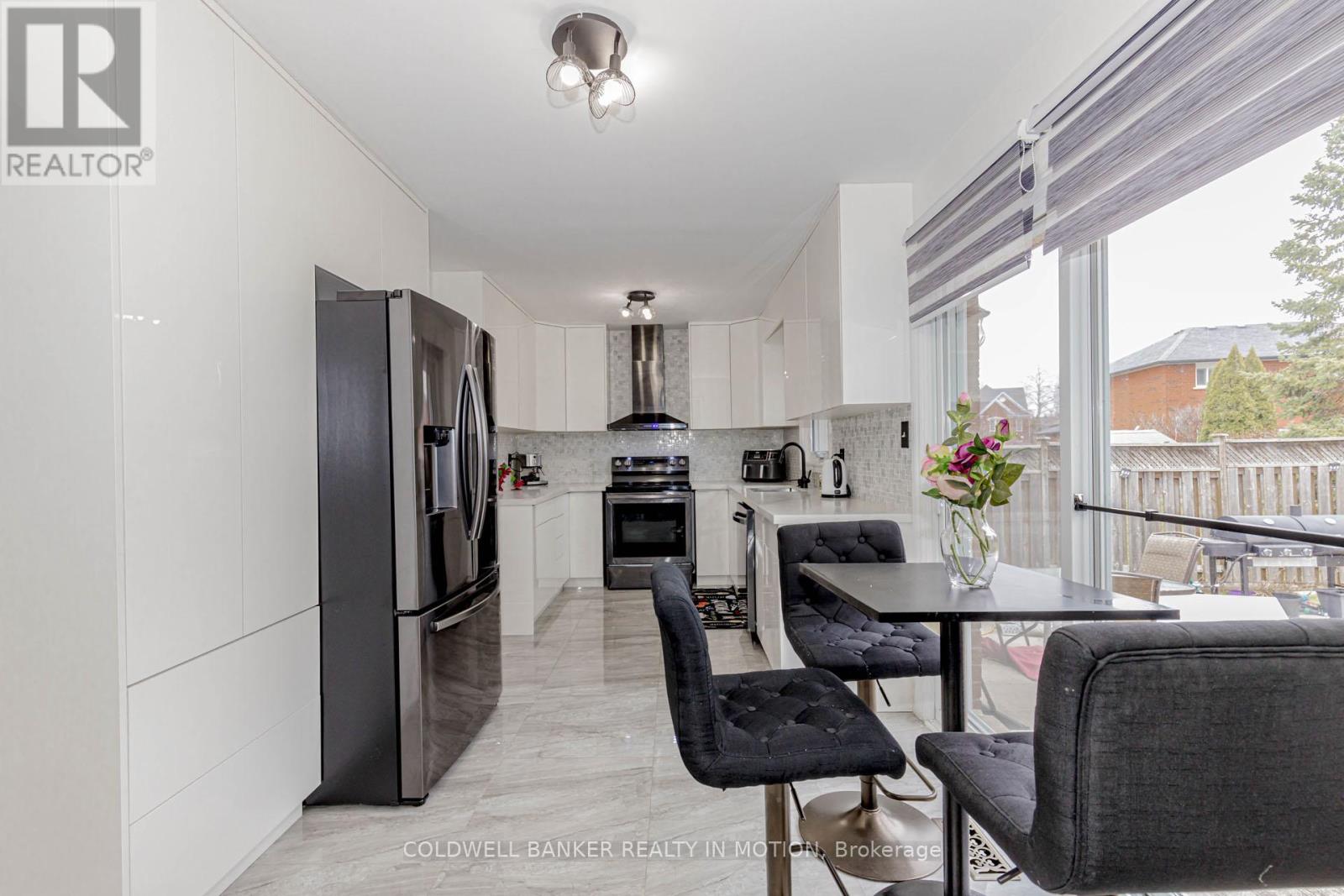 42 River Glen Blvd Boulevard S, Oakville, Ontario  L6H 5Z6 - Photo 11 - W12134893