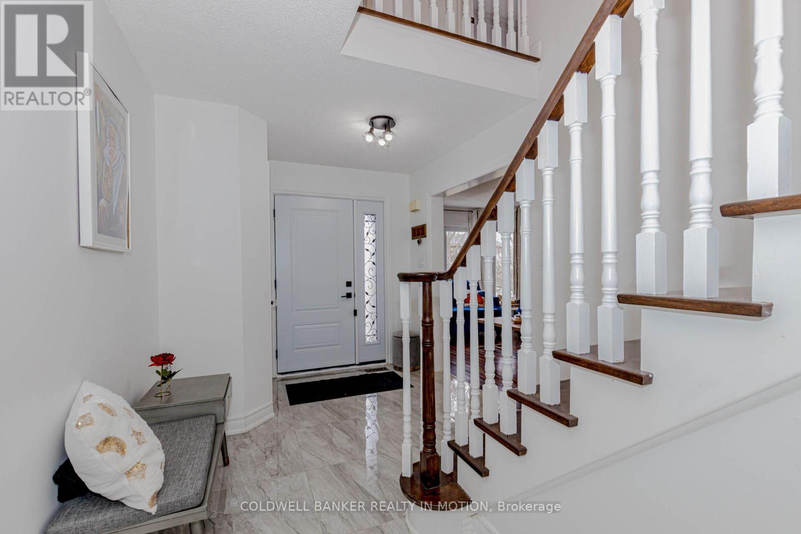 42 River Glen Blvd Boulevard S, Oakville, Ontario  L6H 5Z6 - Photo 4 - W12134893