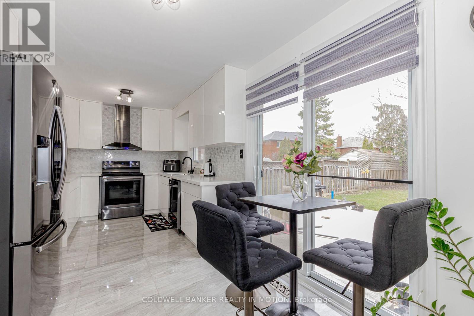 42 River Glen Blvd Boulevard S, Oakville, Ontario  L6H 5Z6 - Photo 12 - W12134893