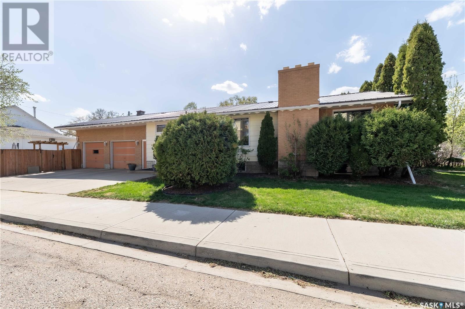 Property at 401 Stadacona STREET W image 1