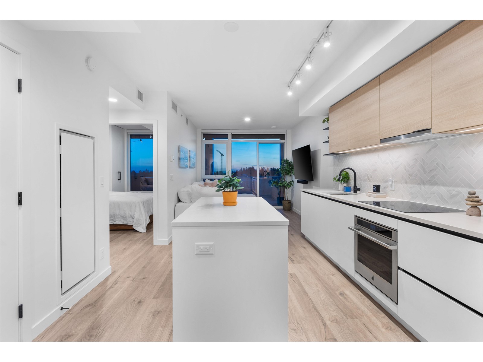 1211 13428 105 AVENUE, surrey, British Columbia V3T0S6