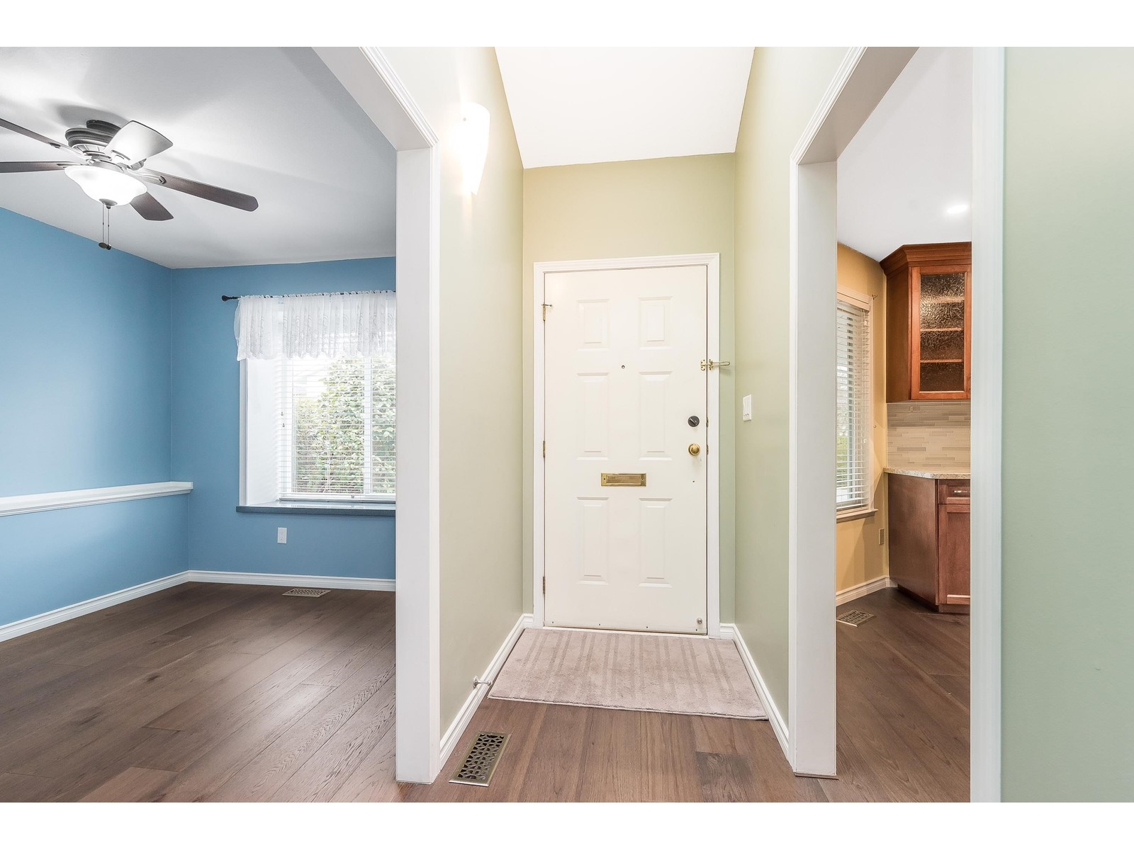 4 2989 Trafalgar Street, Abbotsford, British Columbia  V2S 7X9 - Photo 3 - R2999489