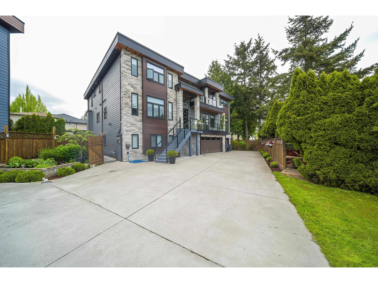Property at 8558 145A STREET image 3