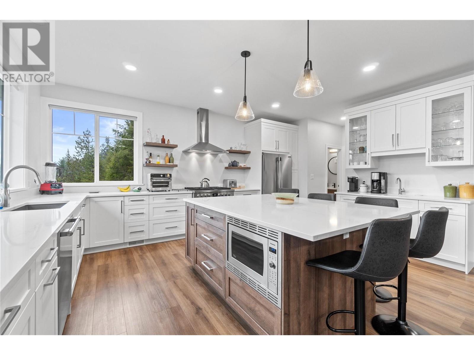 Property at 2763 Valleyview Drive image 1