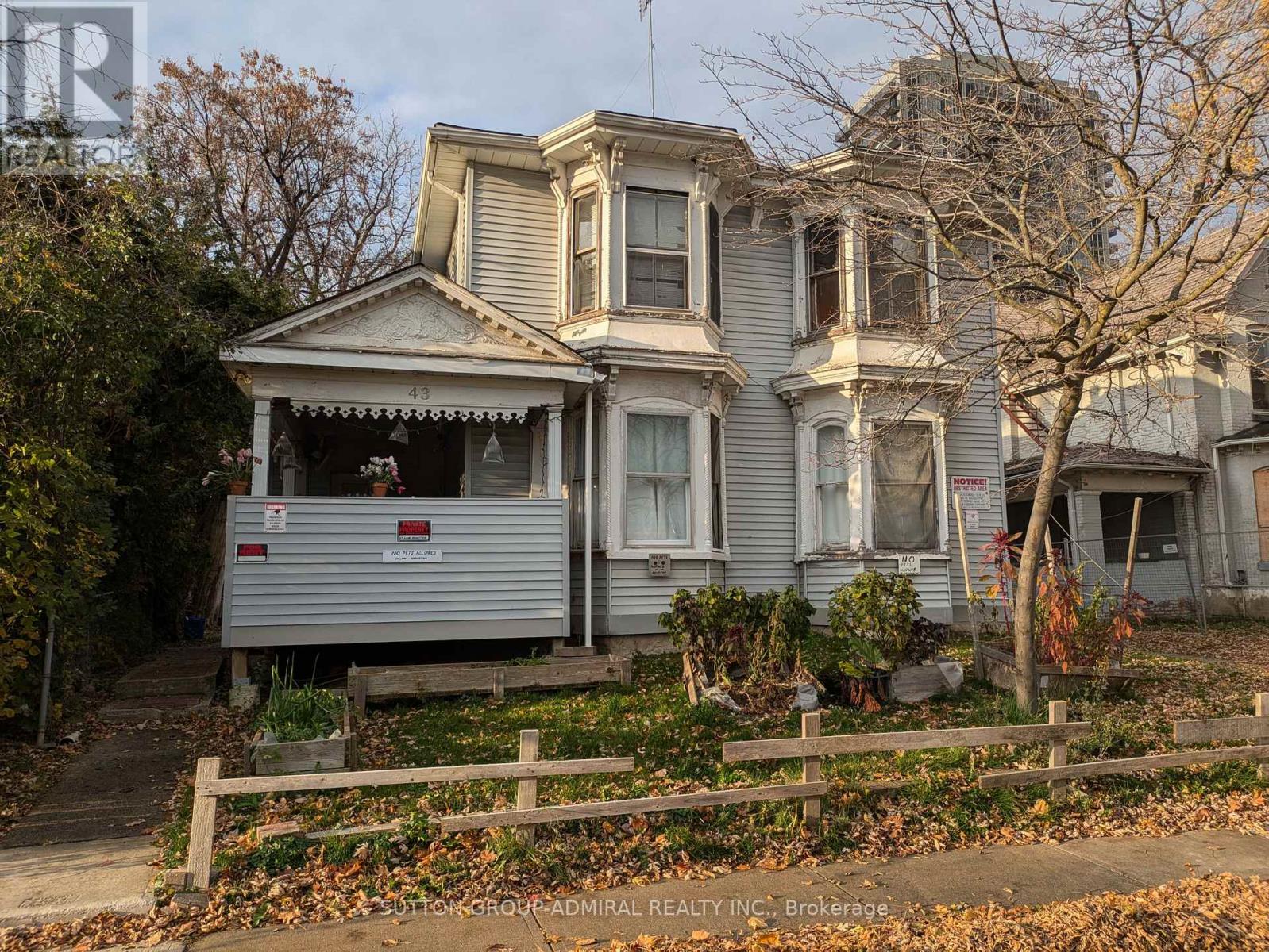 43 Elizabeth Street N, Brampton, Ontario  L6X 1S3 - Photo 3 - W12135542