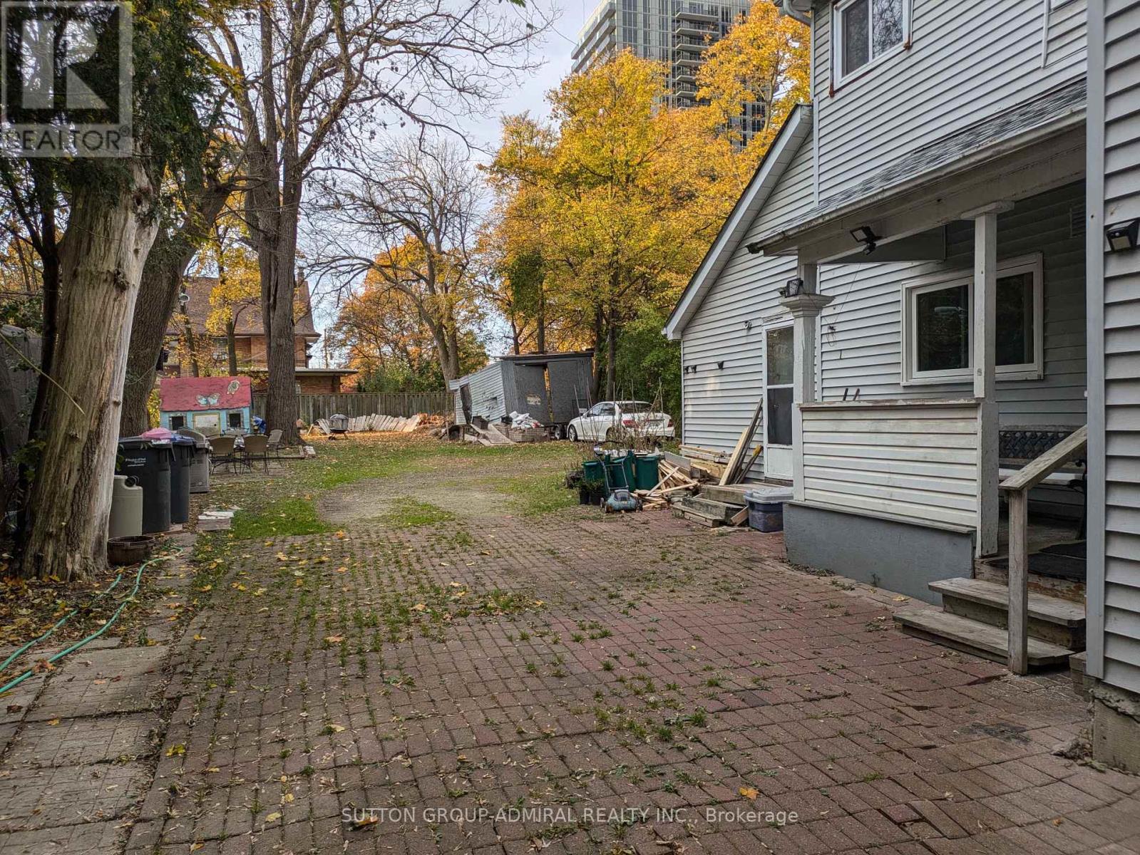 43 Elizabeth Street N, Brampton, Ontario  L6X 1S3 - Photo 5 - W12135542