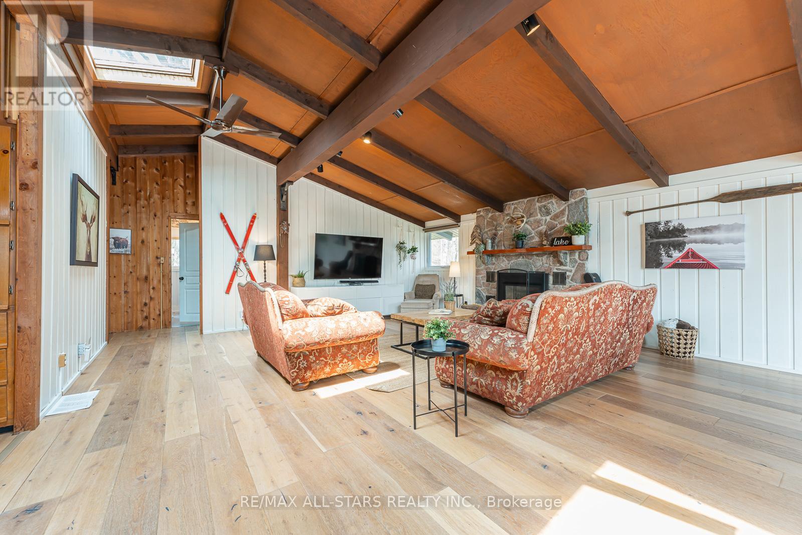 1008 Rolland Drive, Dysart Et Al, Ontario  K0M 1S0 - Photo 11 - X12135512