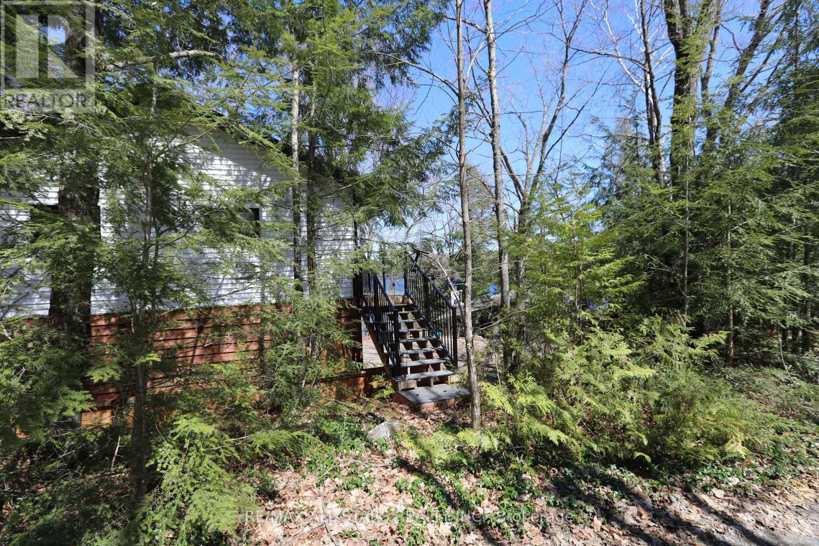 1008 Rolland Drive, Dysart Et Al, Ontario  K0M 1S0 - Photo 28 - X12135512