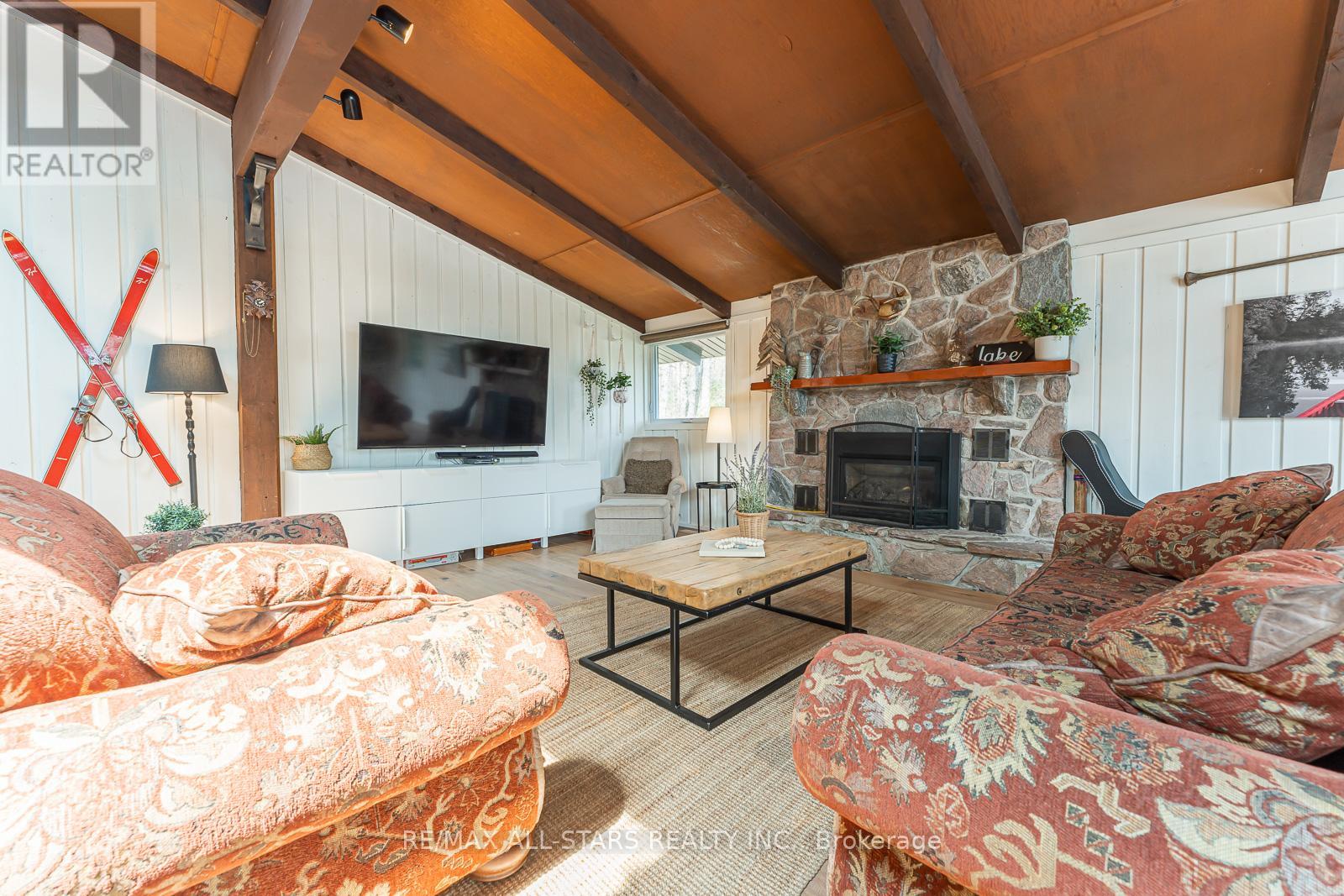 1008 Rolland Drive, Dysart Et Al, Ontario  K0M 1S0 - Photo 9 - X12135512