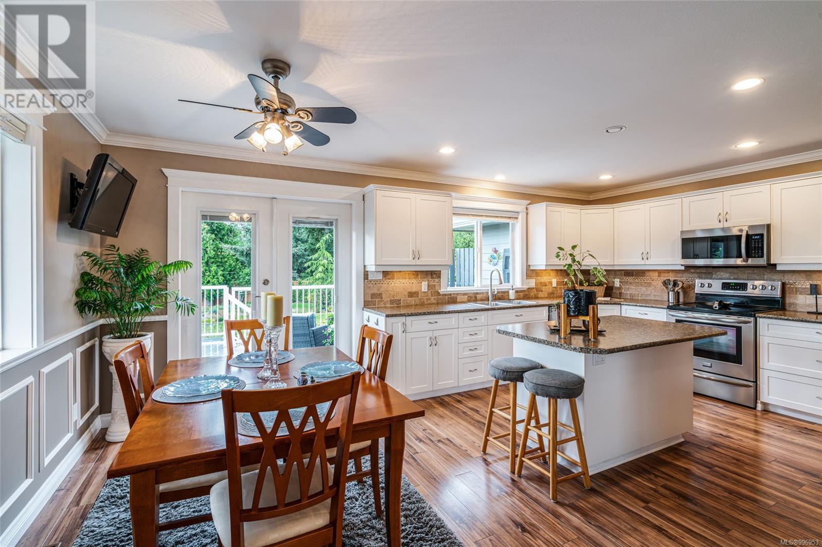 Property at 1623 Stone Lake Dr image 3