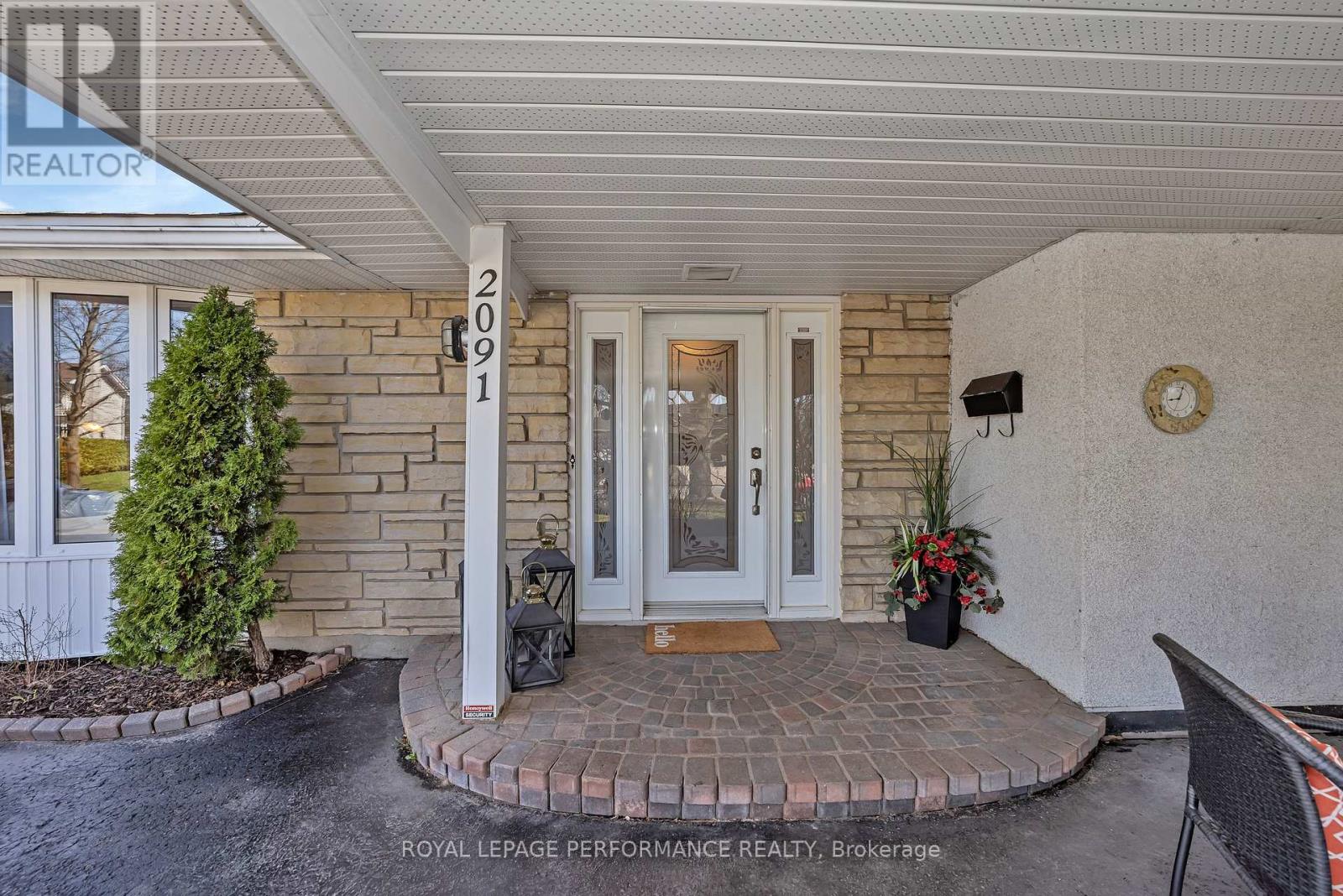 2091 Tawney Road, Ottawa, Ontario  K1G 1B9 - Photo 6 - X12135607