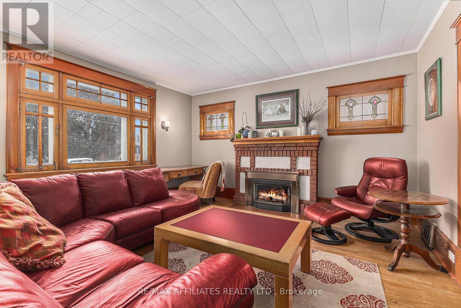 Property at 73 MCGILL STREET N image 3