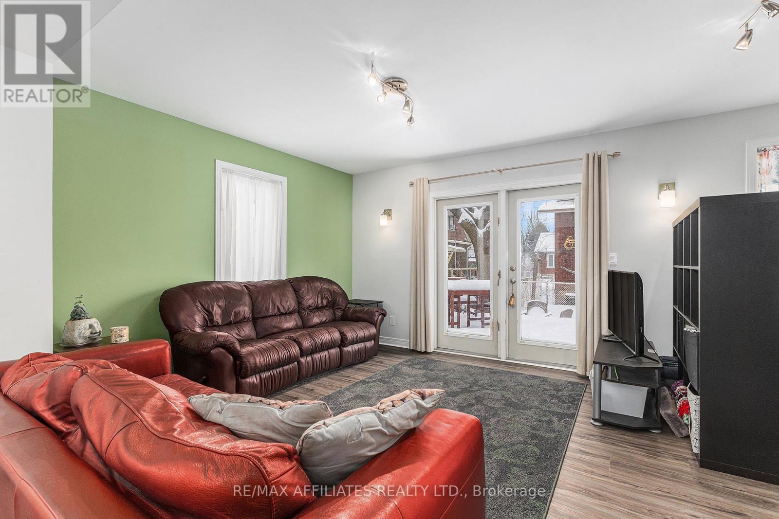 Property at 73 MCGILL STREET N image 5