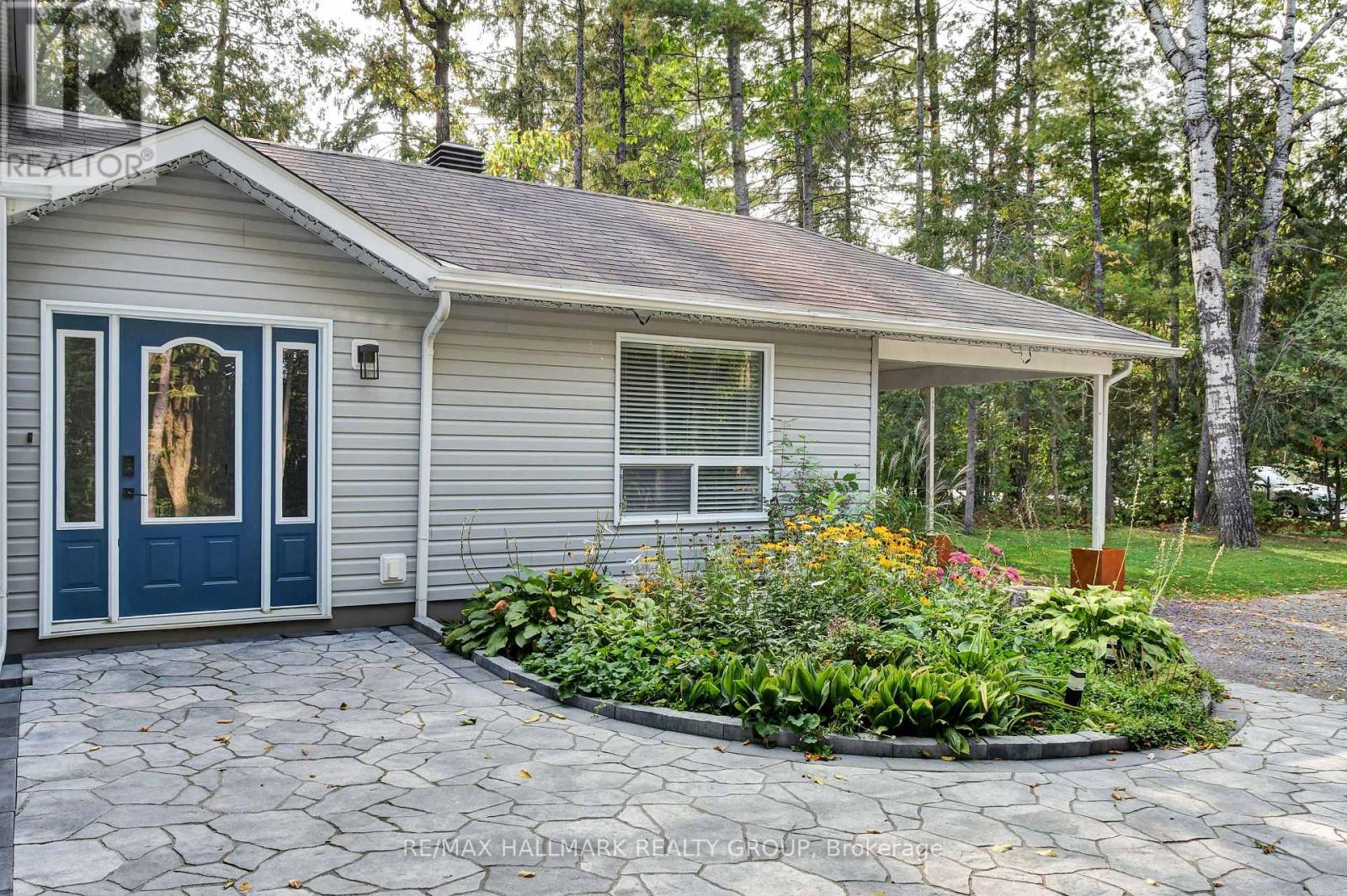 122 Constance Lake Road, Ottawa, Ontario  K2K 1X7 - Photo 2 - X12135615