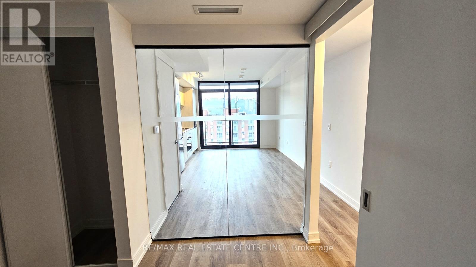 1302 - 1 Jarvis Street, Hamilton, Ontario  L8R 0A8 - Photo 12 - X12135372