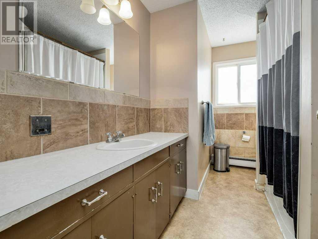 324 51 Avenue, Coalhurst, Alberta  T0L 0V0 - Photo 14 - A2213547