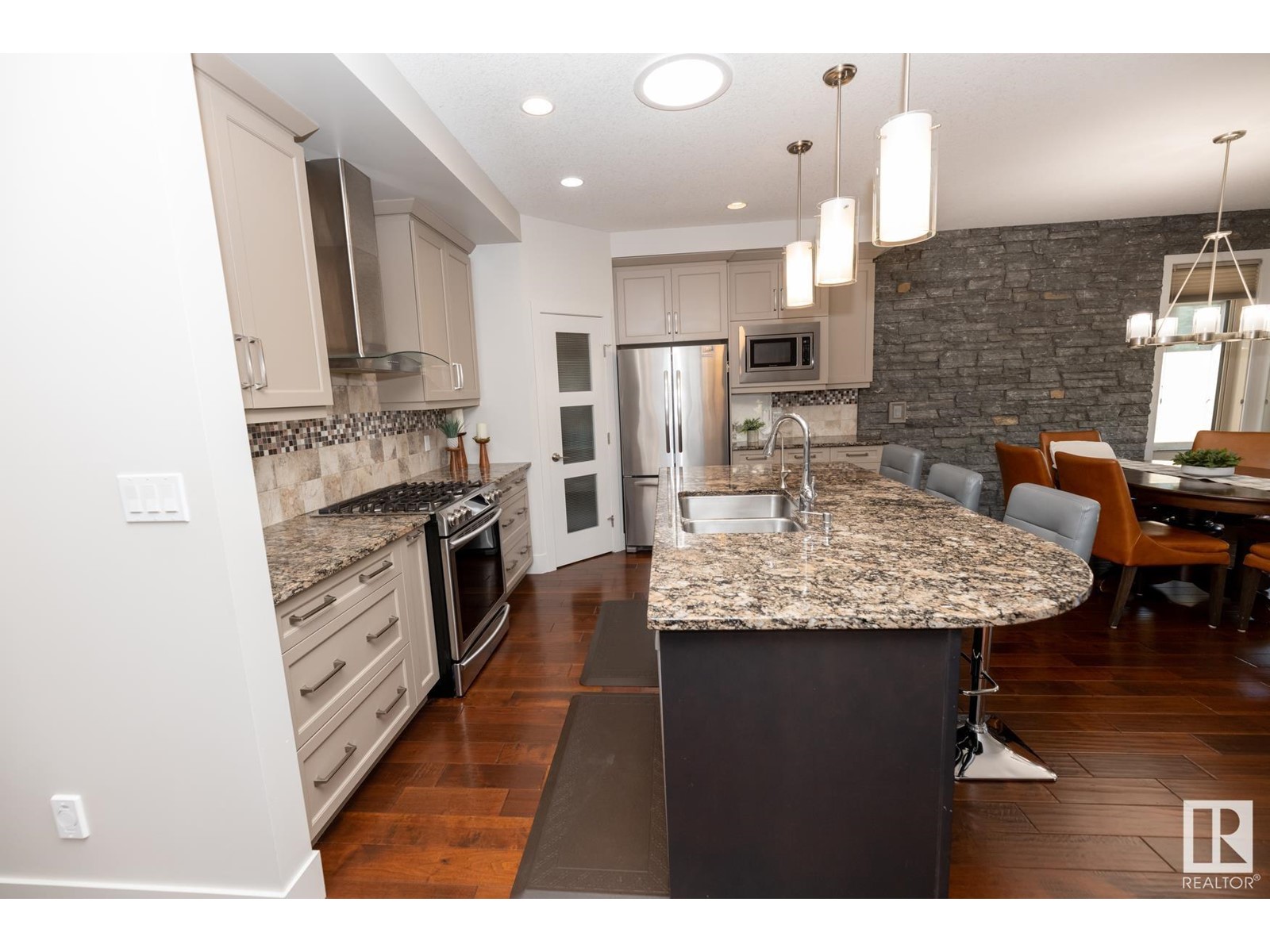 7358 May Cm Nw, Edmonton, Alberta  T6R 0V7 - Photo 9 - E4435347