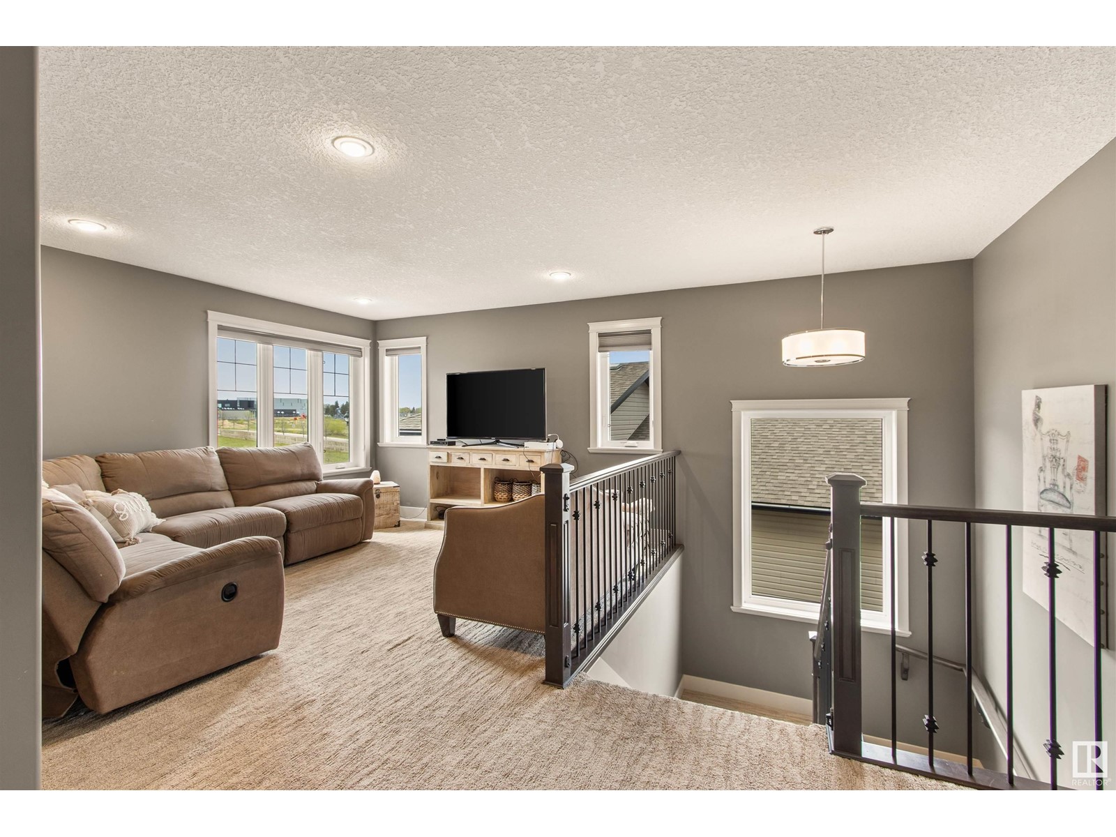 Property at 4137 40 ST image 2