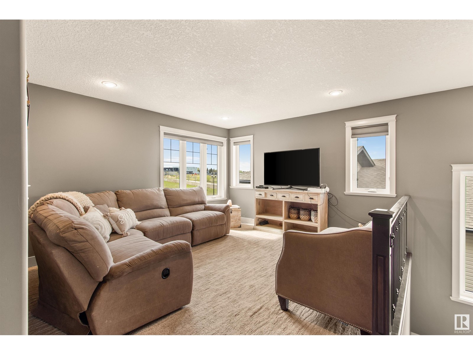 Property at 4137 40 ST image 3