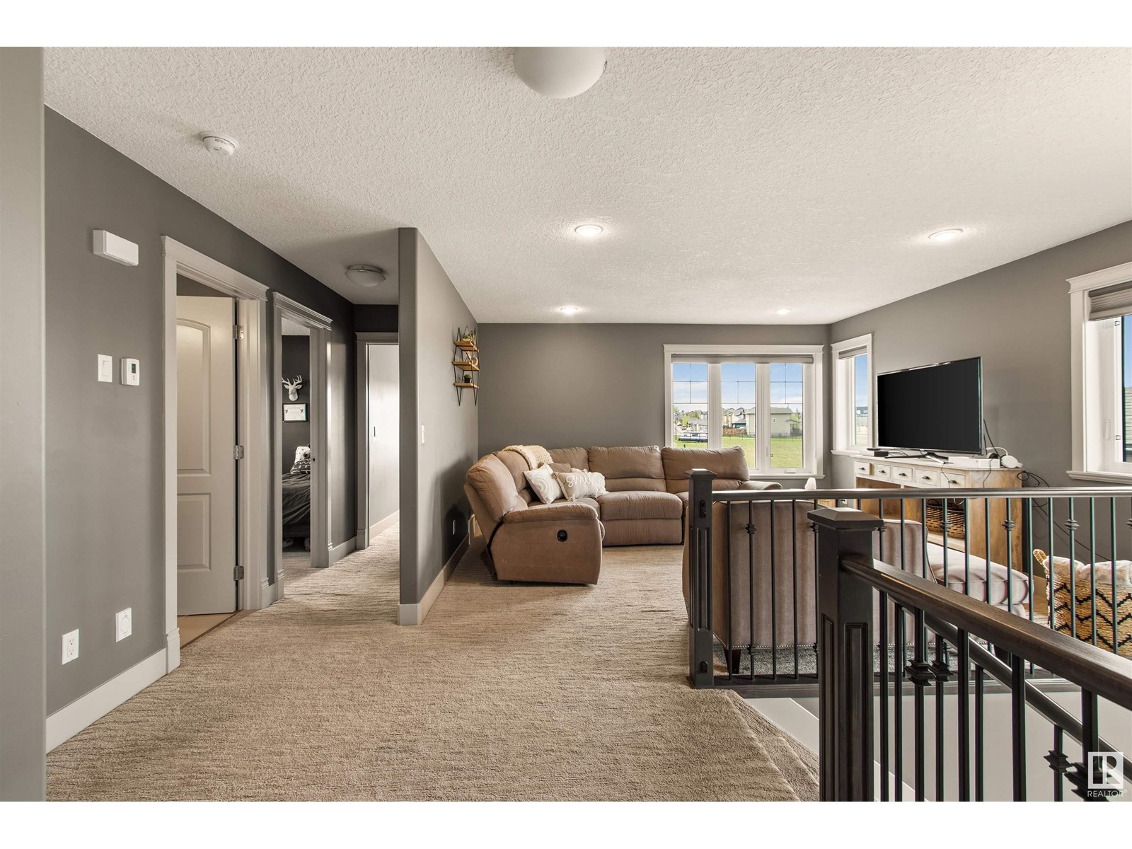 Property at 4137 40 ST image 4