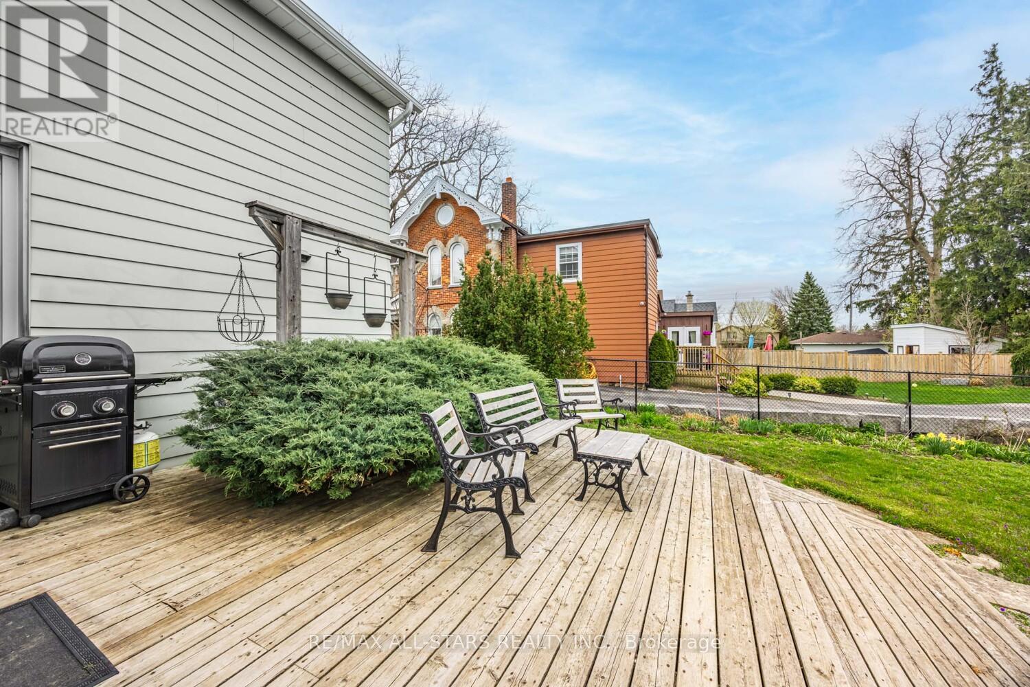 8 Albert Street, Whitchurch-Stouffville, Ontario  L4A 4H1 - Photo 21 - N12135102