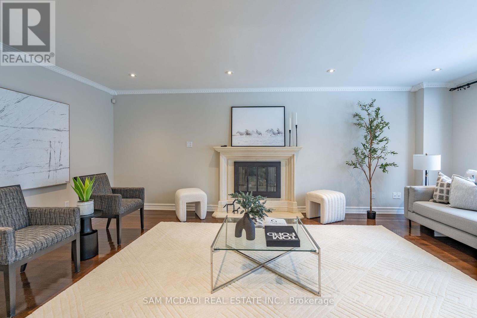 1836 Friar Tuck Court, Mississauga, Ontario  L5K 2L4 - Photo 13 - W12135601