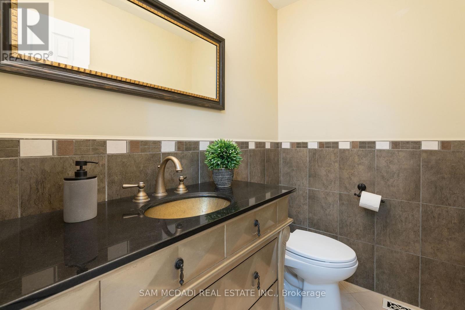 1836 Friar Tuck Court, Mississauga (Sheridan), Ontario  L5K 2L4 - Photo 16 - W12135601