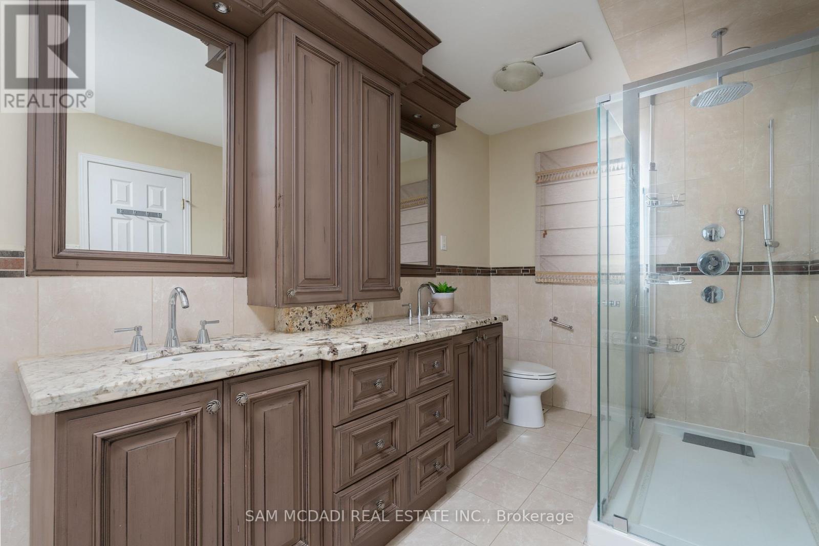 1836 Friar Tuck Court, Mississauga, Ontario  L5K 2L4 - Photo 23 - W12135601