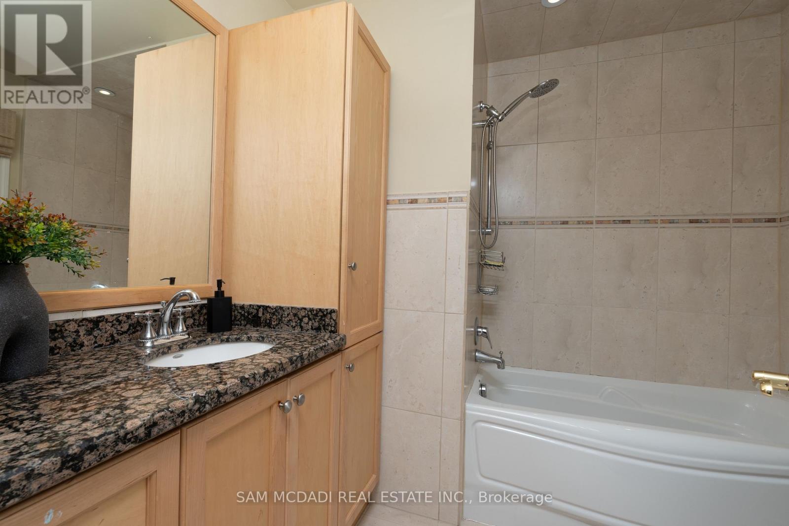 1836 Friar Tuck Court, Mississauga, Ontario  L5K 2L4 - Photo 30 - W12135601