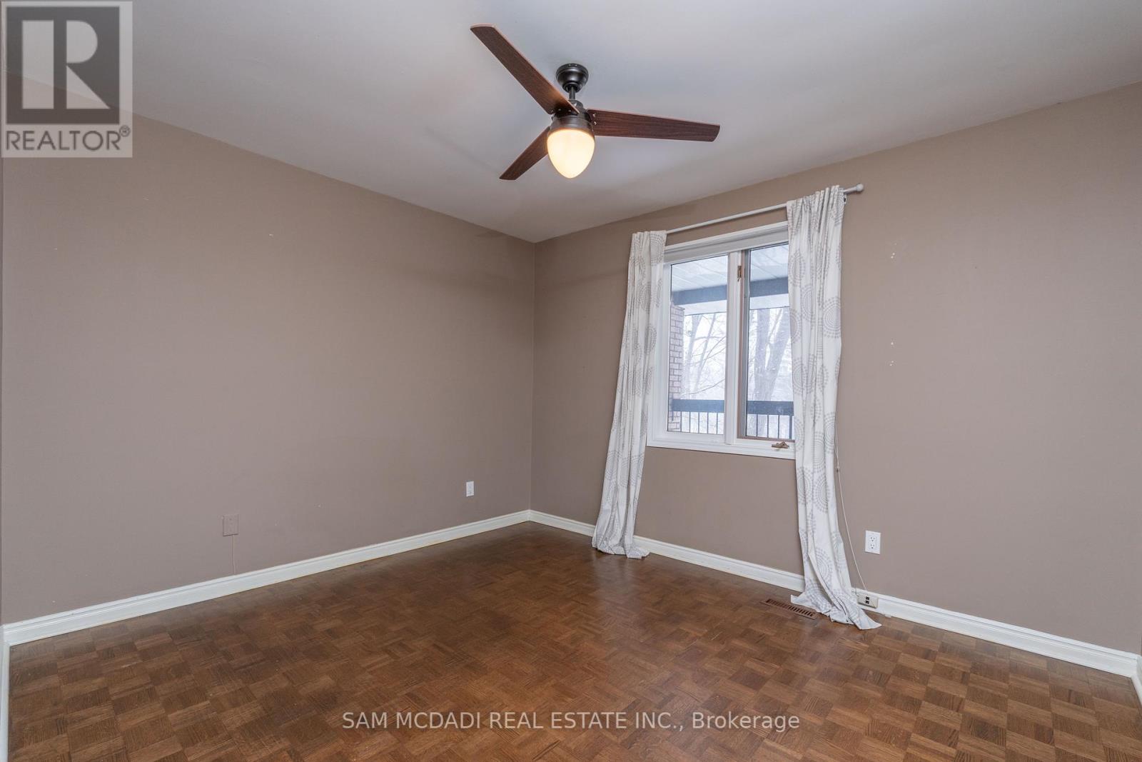 1836 Friar Tuck Court, Mississauga (Sheridan), Ontario  L5K 2L4 - Photo 31 - W12135601