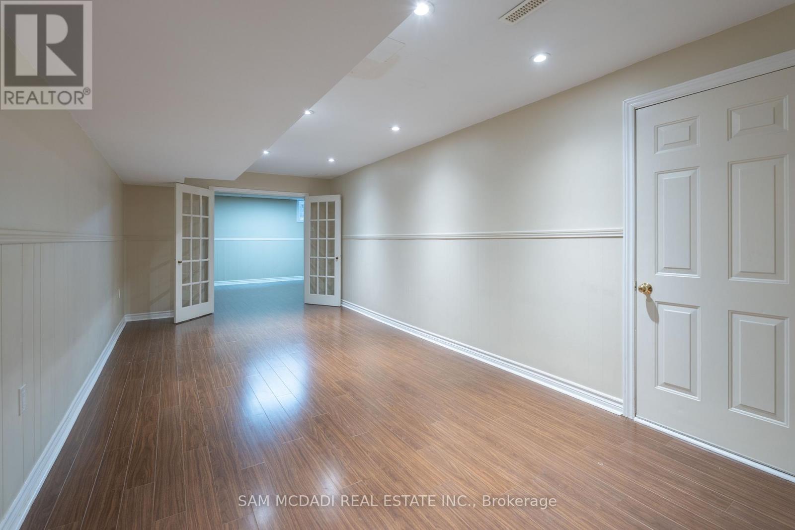 1836 Friar Tuck Court, Mississauga (Sheridan), Ontario  L5K 2L4 - Photo 33 - W12135601