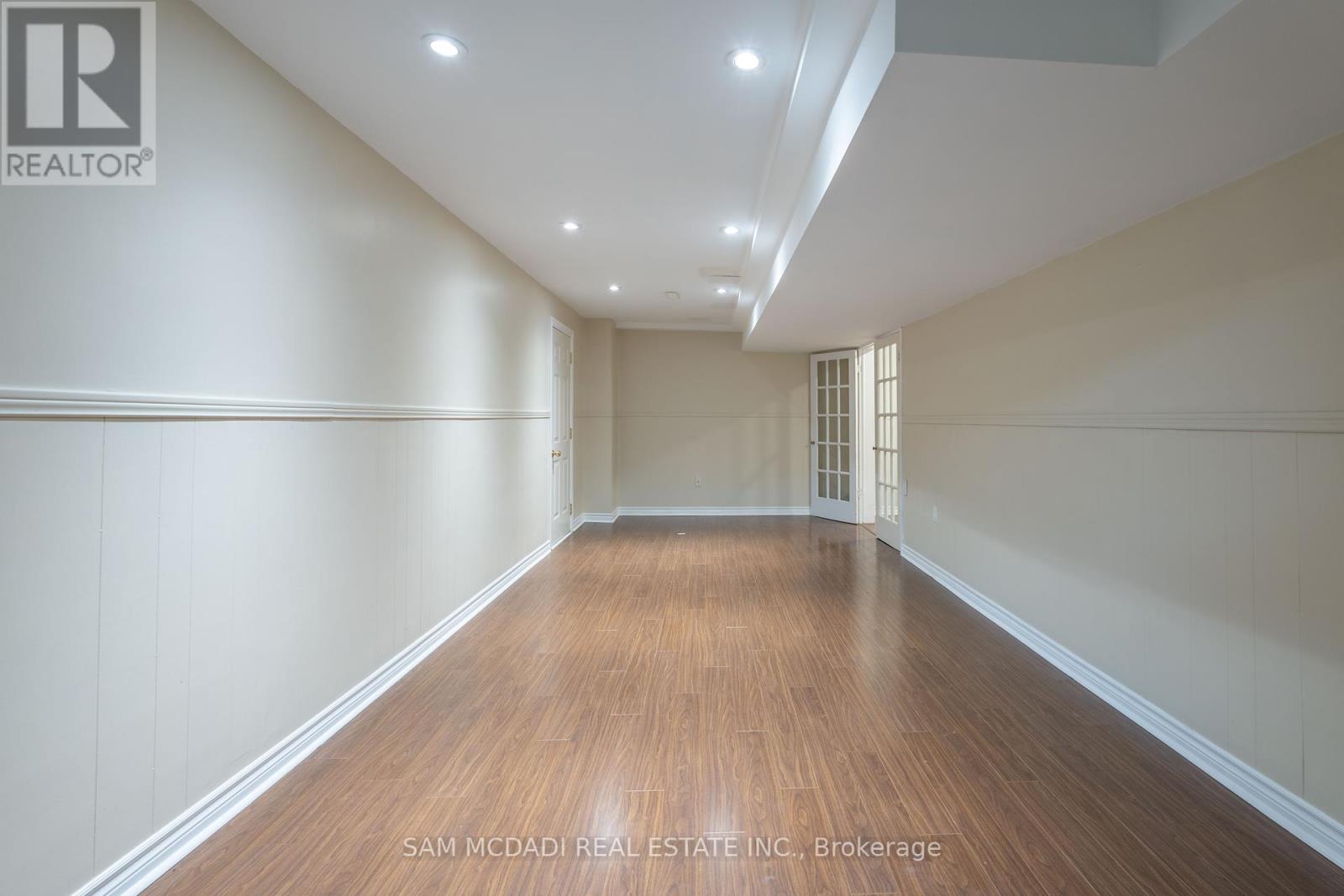 1836 Friar Tuck Court, Mississauga, Ontario  L5K 2L4 - Photo 34 - W12135601