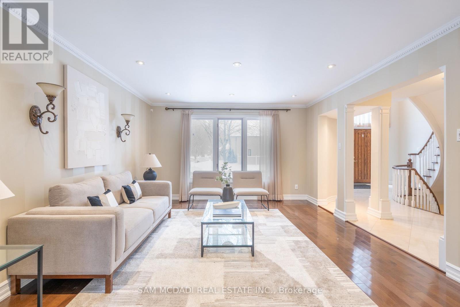 1836 Friar Tuck Court, Mississauga (Sheridan), Ontario  L5K 2L4 - Photo 6 - W12135601