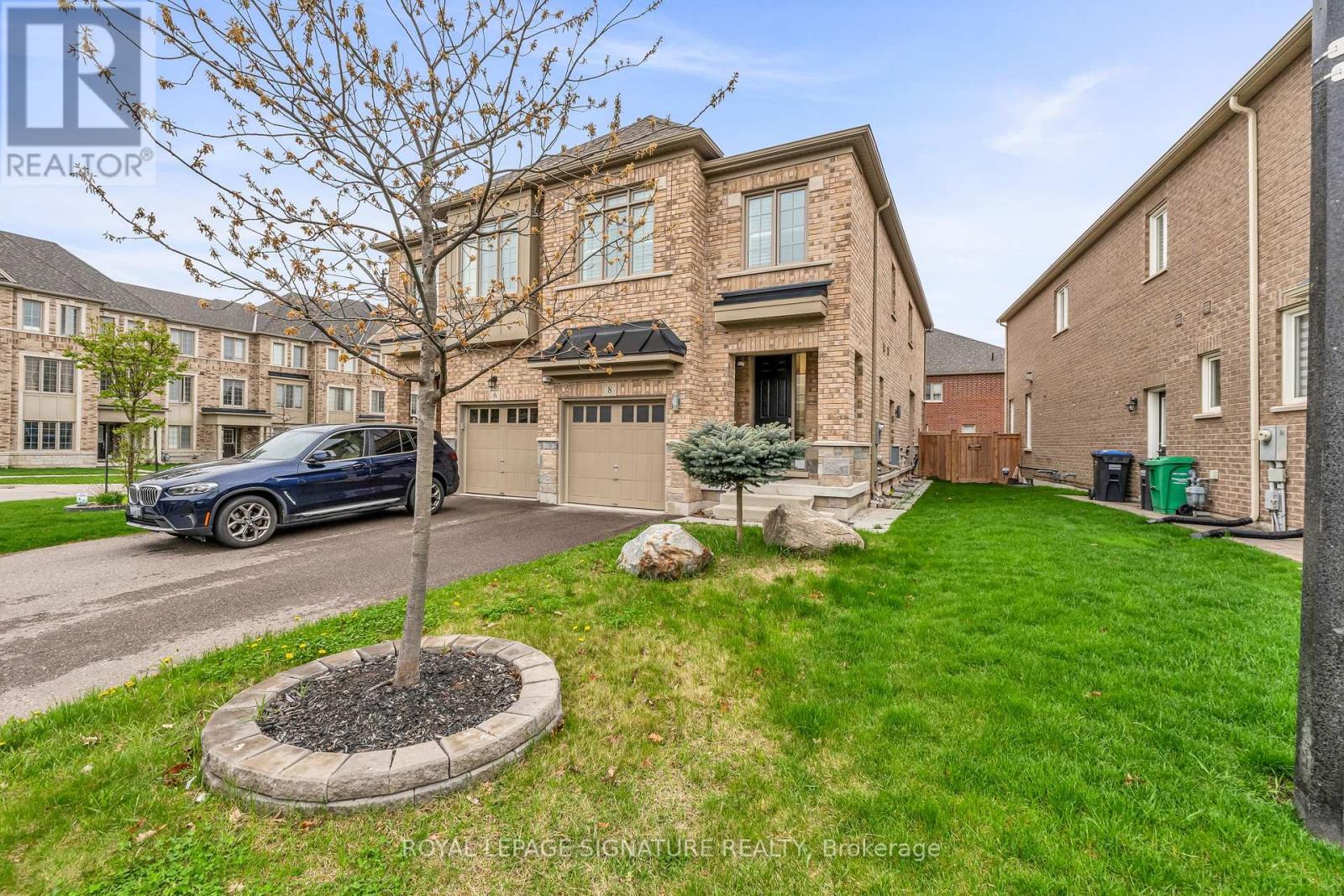 8 GRUENWALD GATE, Brampton, Ontario