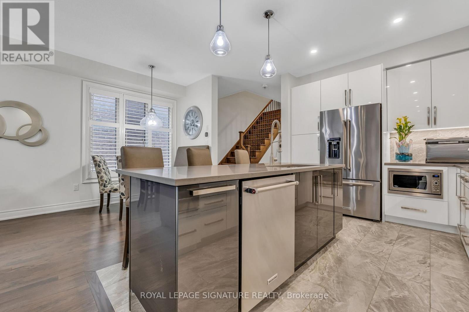 8 Gruenwald Gate, Brampton, Ontario  L6Y 0E3 - Photo 11 - W12135624