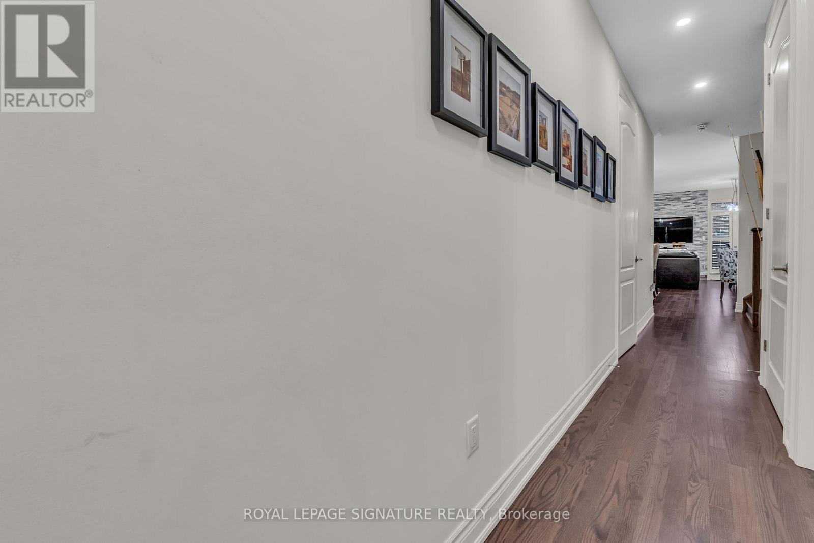 8 Gruenwald Gate, Brampton, Ontario  L6Y 0E3 - Photo 4 - W12135624