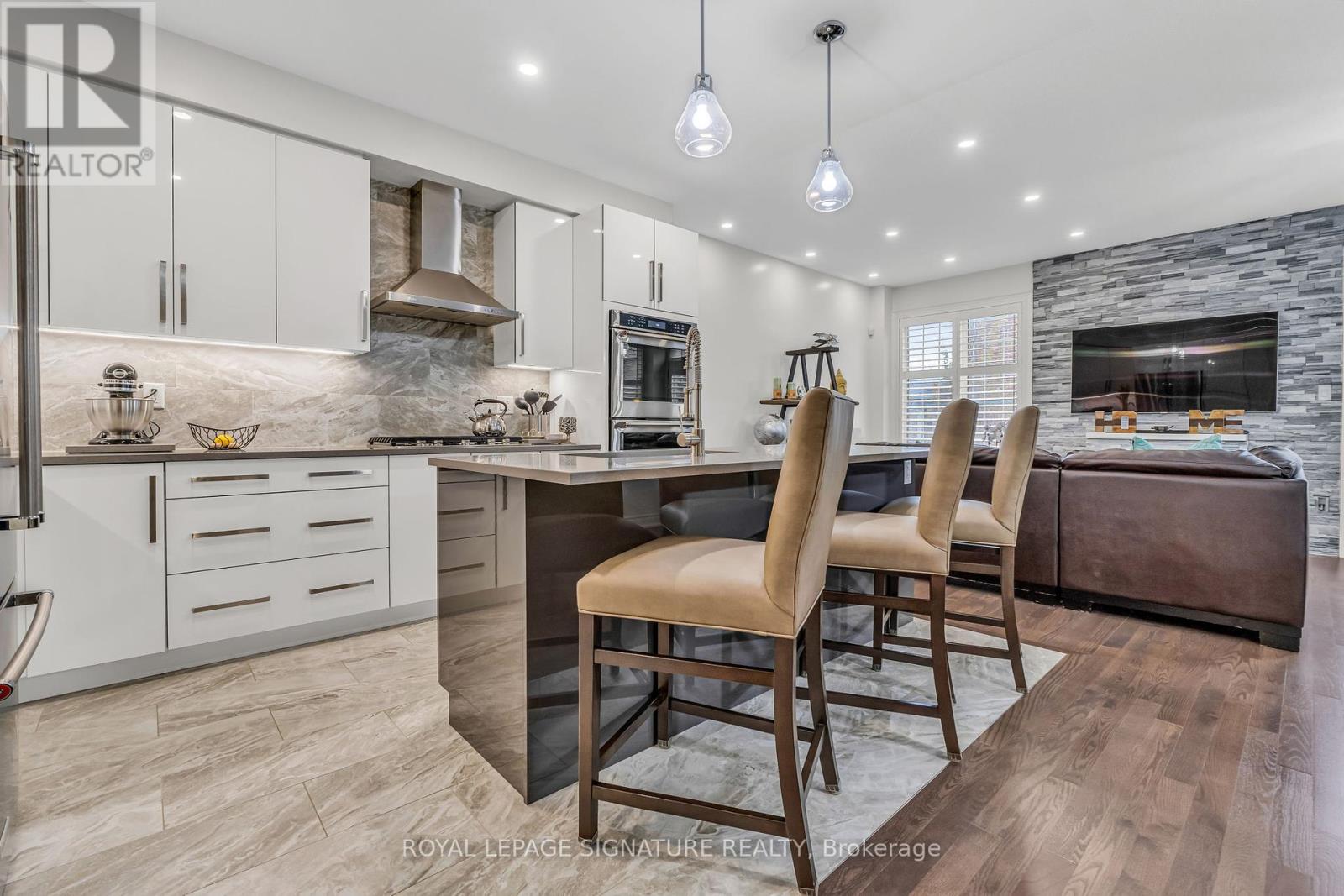 8 Gruenwald Gate, Brampton, Ontario  L6Y 0E3 - Photo 9 - W12135624