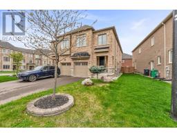 8 GRUENWALD GATE, Brampton, Ontario