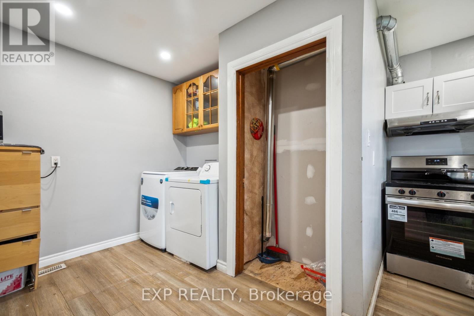 97 Gilbert Street, Belleville, Ontario  K8P 3H1 - Photo 8 - X12135660