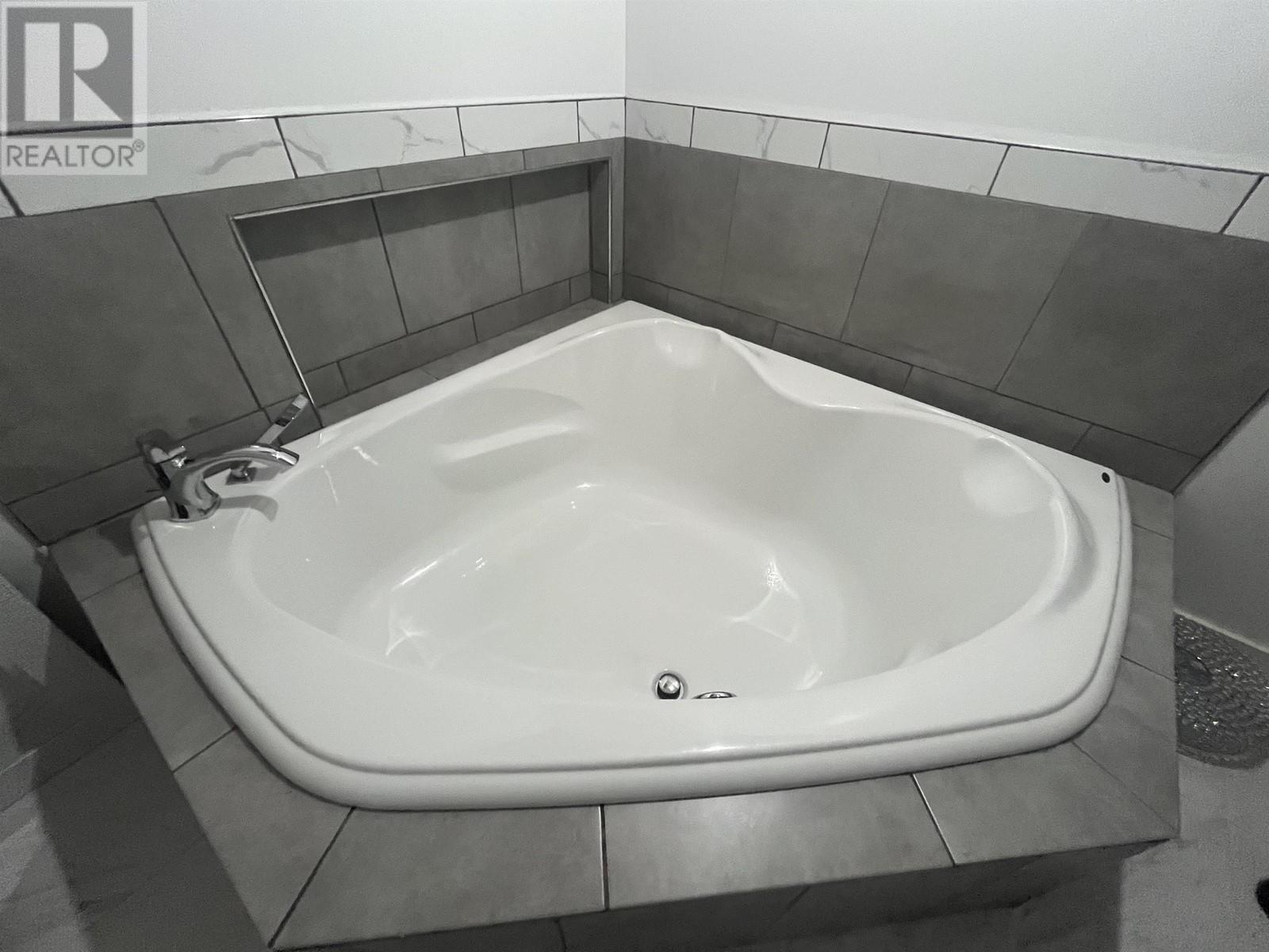 8203 96 Avenue, Fort St. John, British Columbia  V1J 1J7 - Photo 12 - R3000571