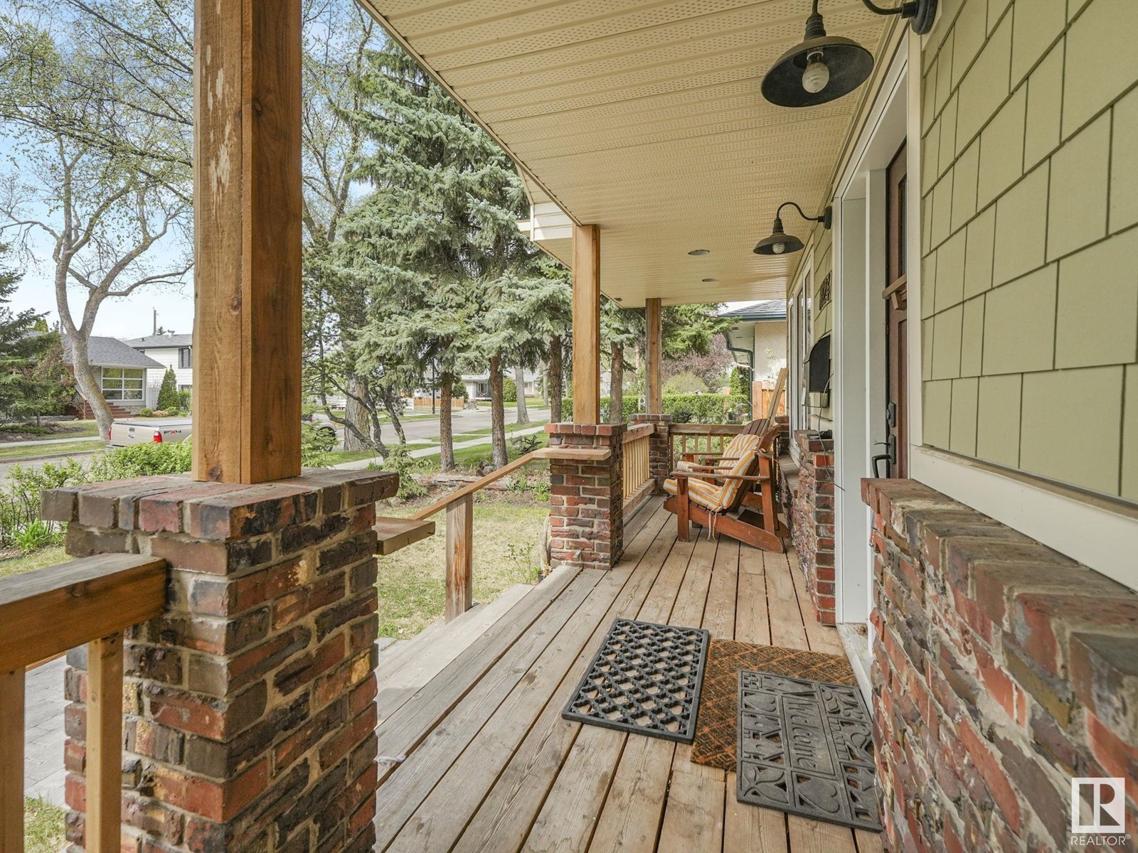 Property at 8724 92B AV NW image 3