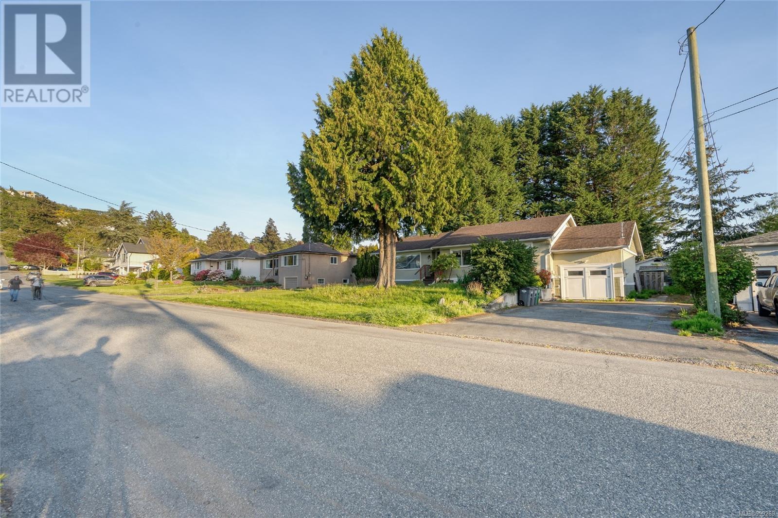 Property at 1679 Cedar Ave image 1