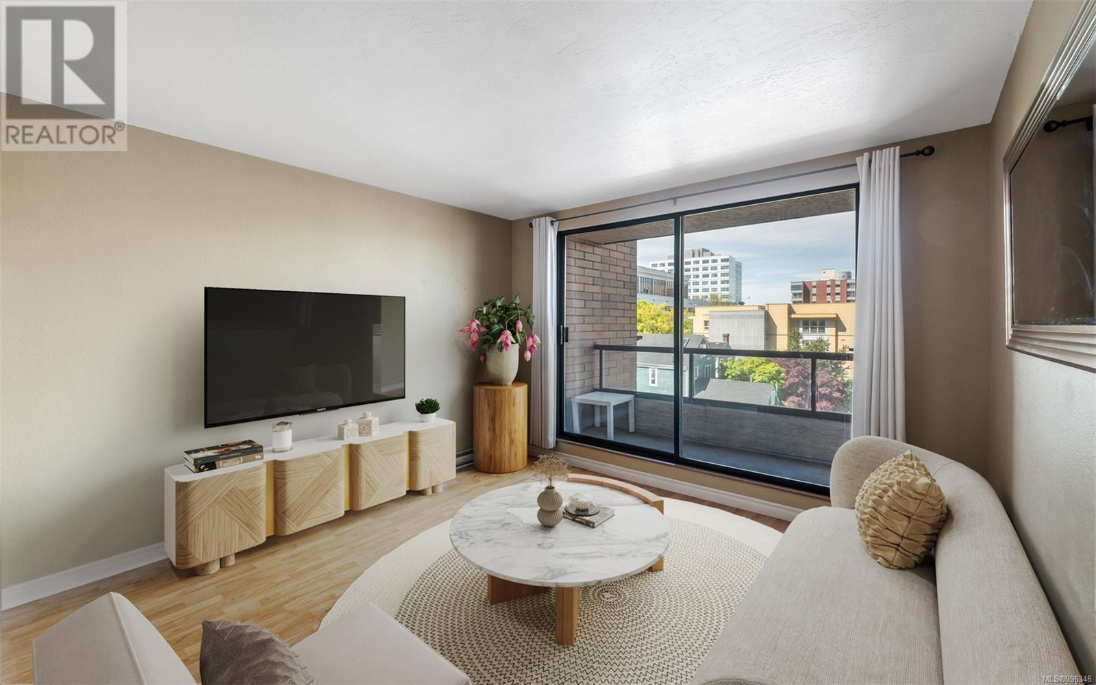Property at 404 1630 Quadra St image 3