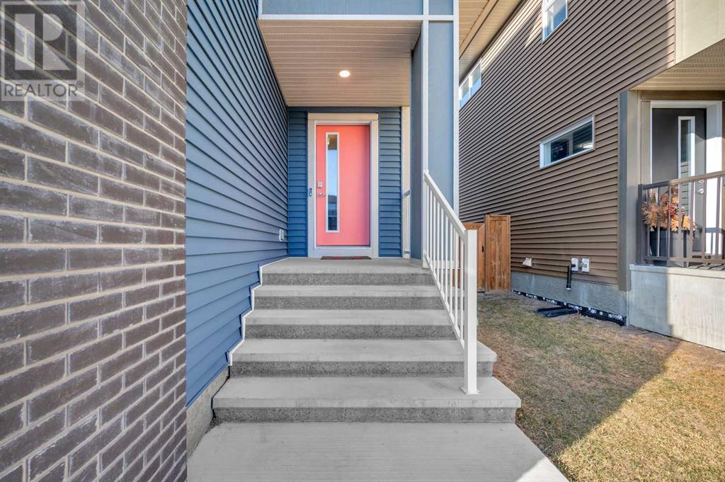908 Midtown Avenue Sw, Airdrie, Alberta  T4B 4V8 - Photo 2 - A2218532