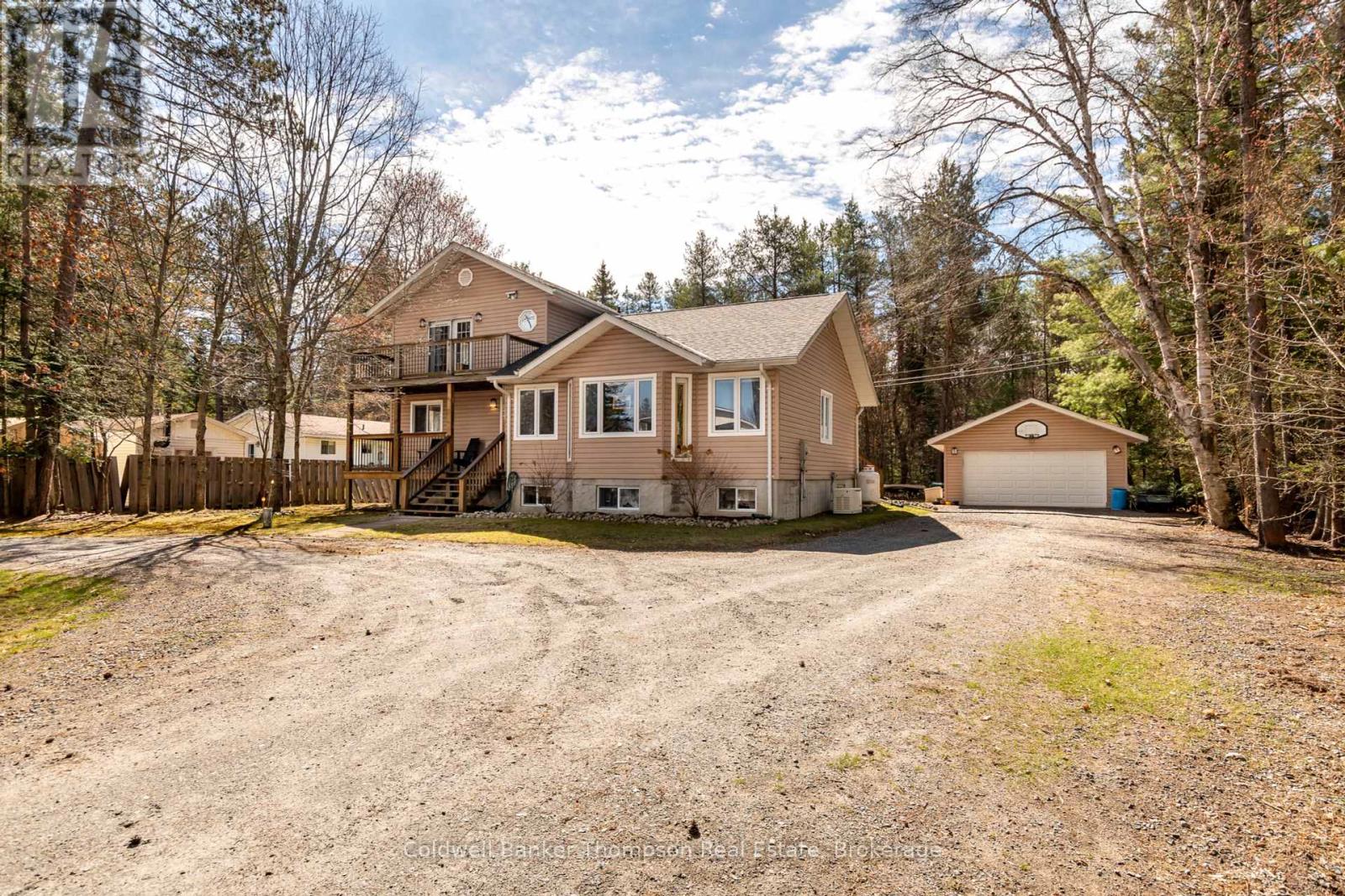4237 Ravenscliffe Road, Huntsville, Ontario  P1H 2J2 - Photo 2 - X12135669