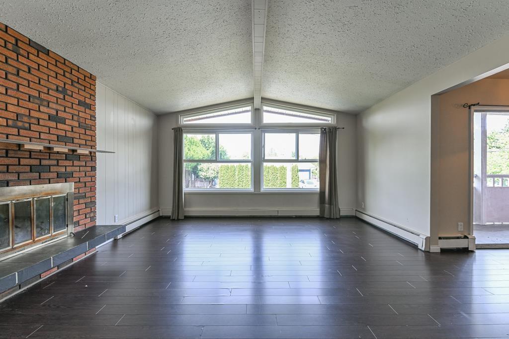 Property at 31988 ORIOLE AVENUE image 4