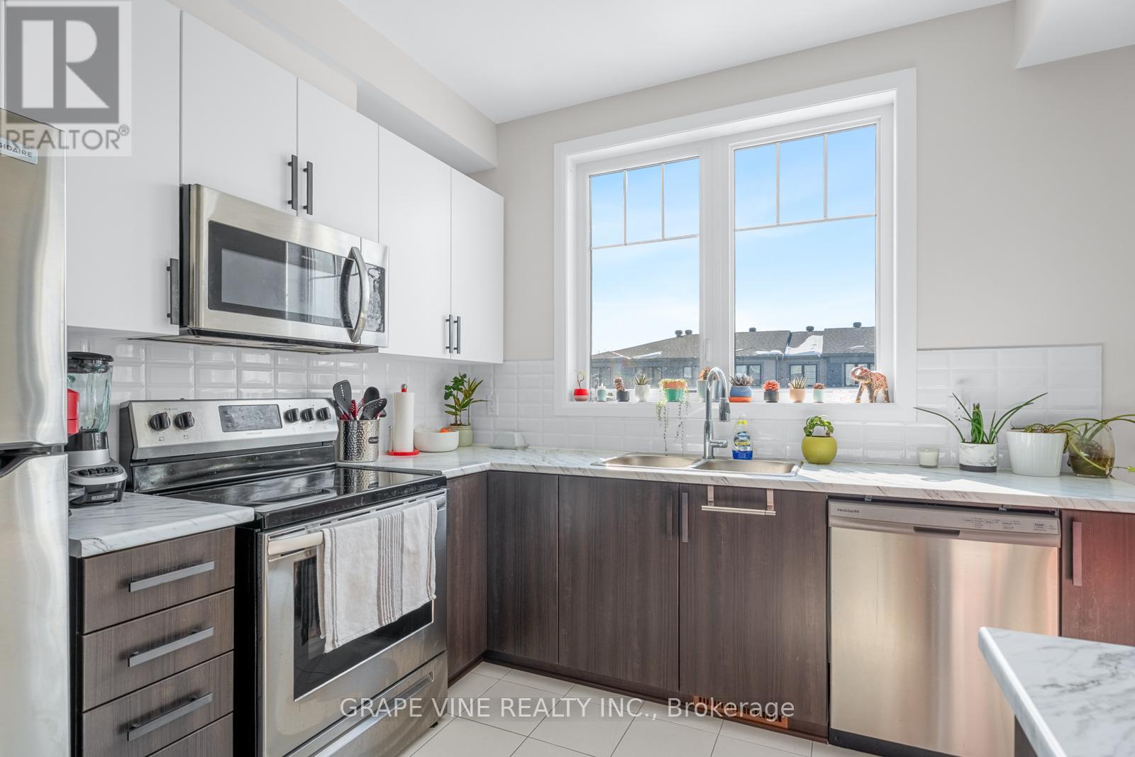 50 Teelin Circle, Ottawa, Ontario  K4A 0B4 - Photo 6 - X12082847