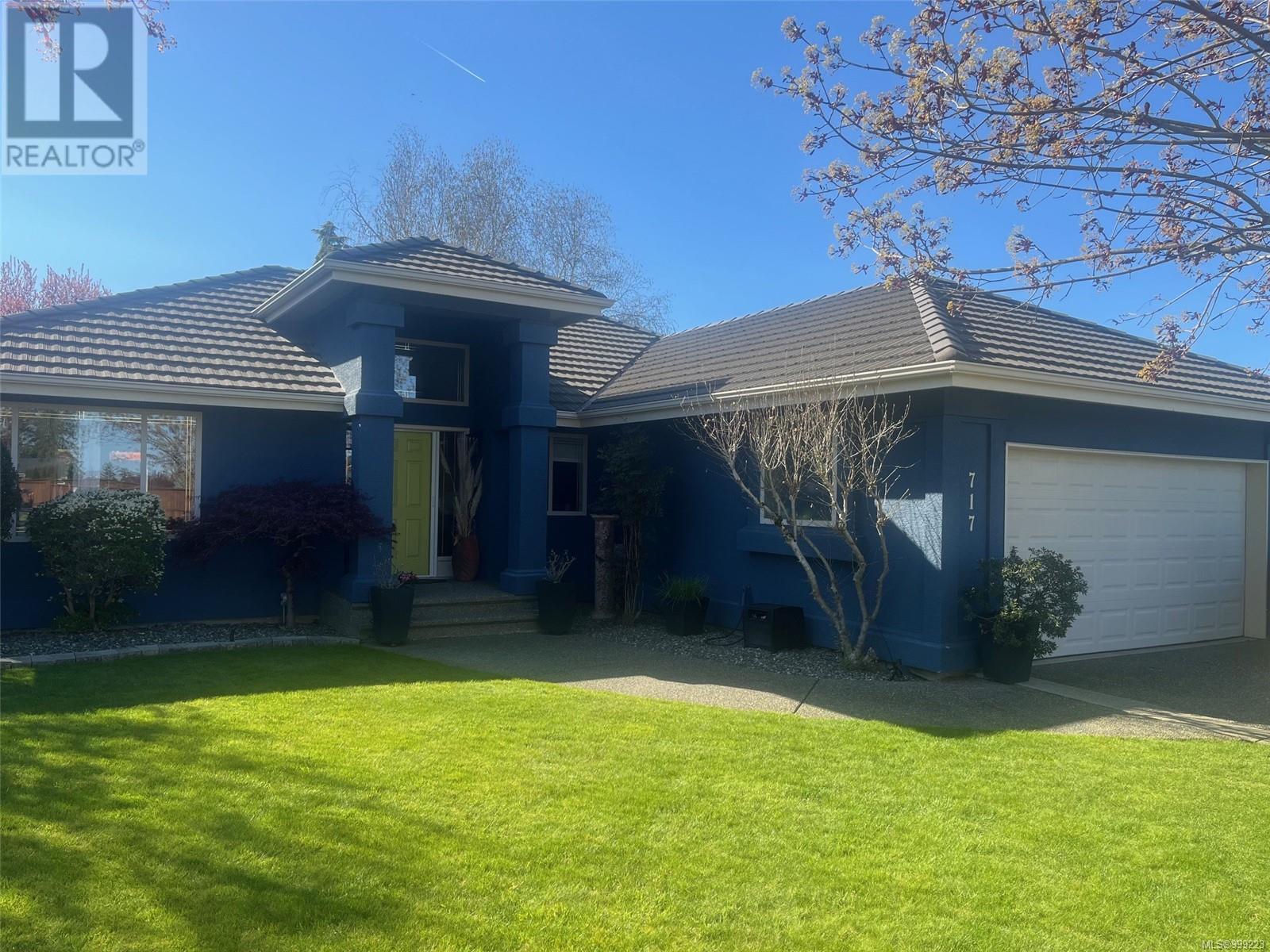 717 Arrowsmith Way, Parksville, British Columbia