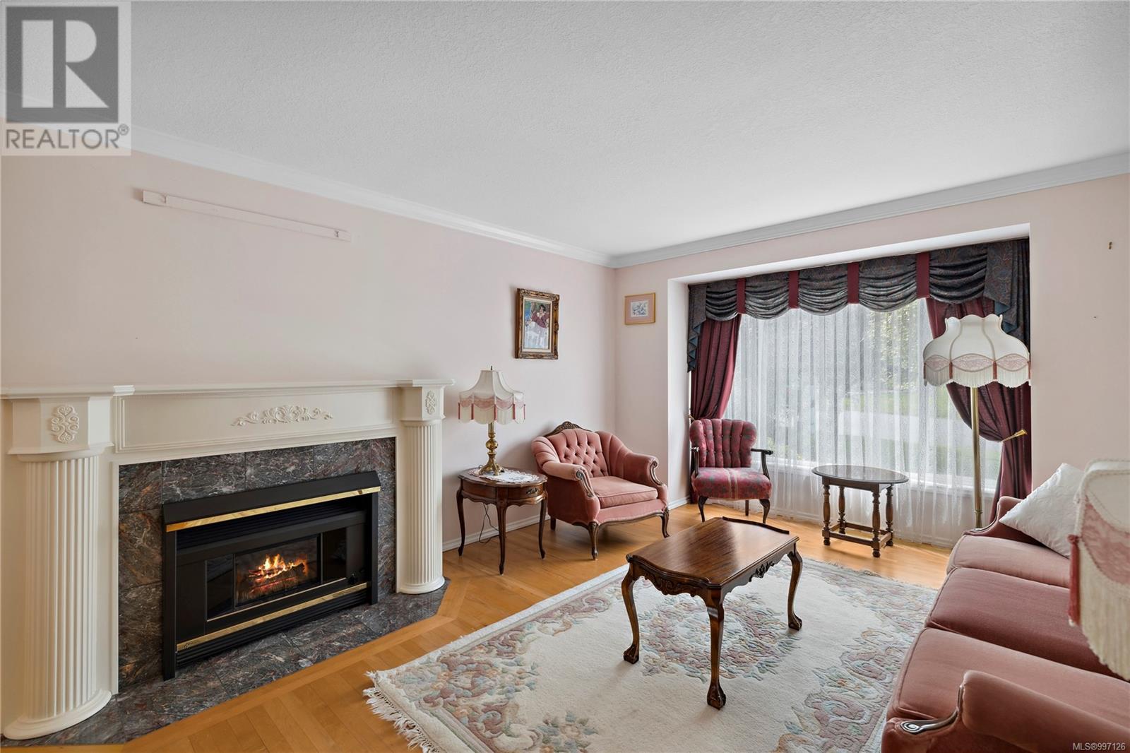 Property at 651 Alderwood Dr image 3