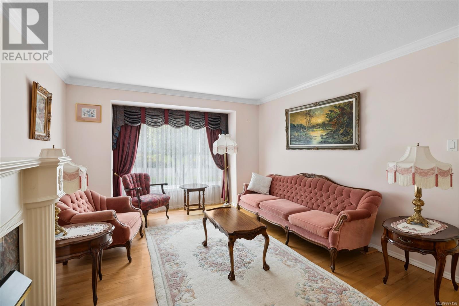 Property at 651 Alderwood Dr image 4